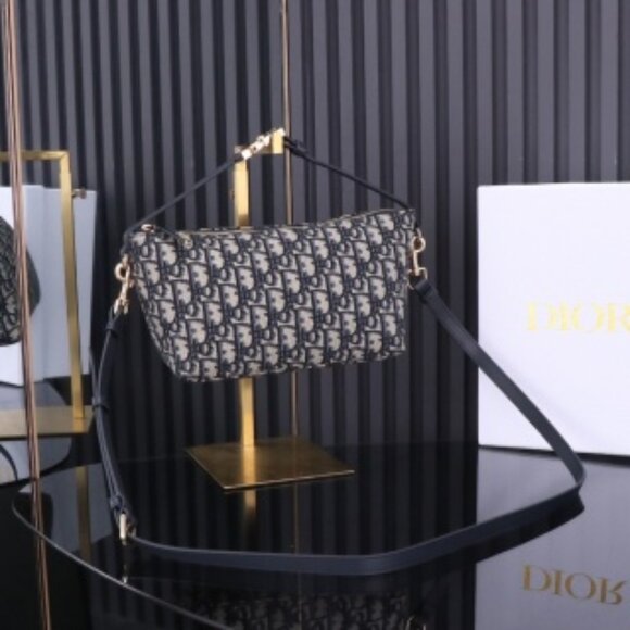 Classic DIOR Bag: A Stylish and Versatile Choice for Elegance - Picture 3 of 4